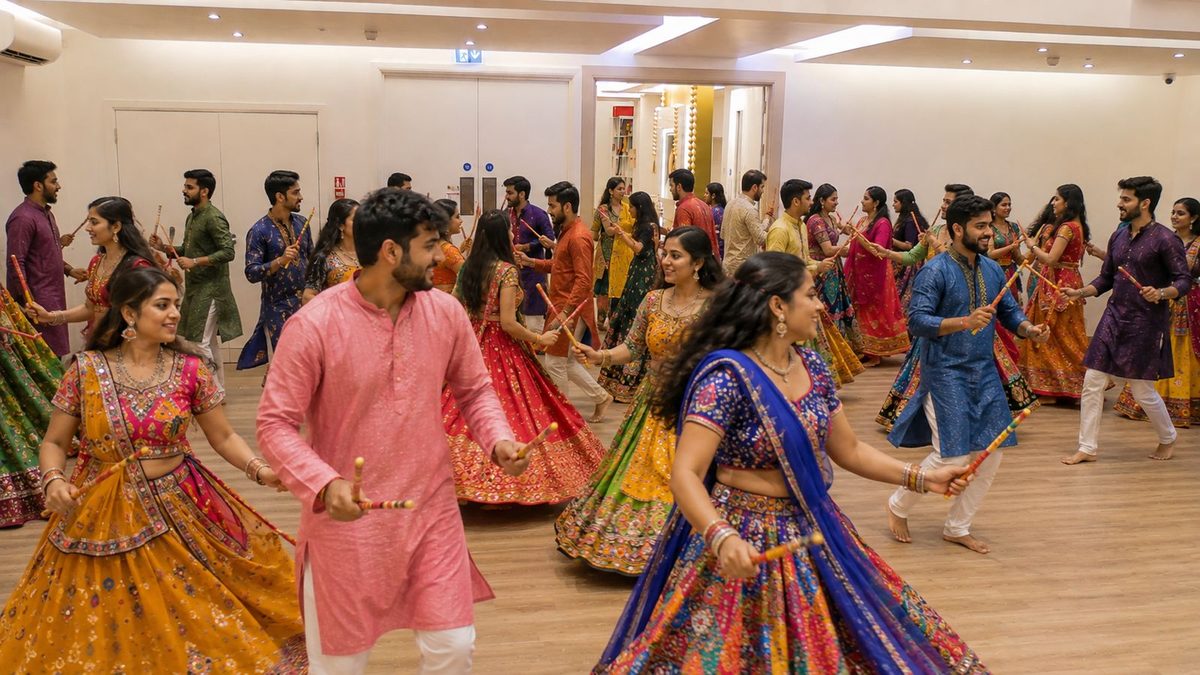 Raas garba dancing with dandiya sticks